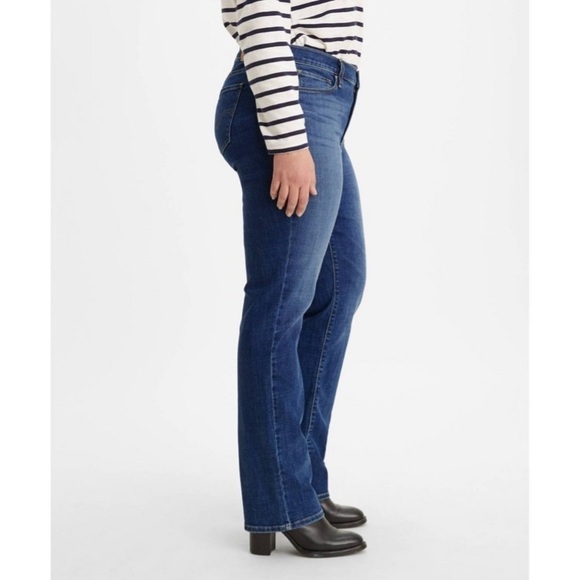 Levi's® Women's Plus Size Mid-Rise Classic
Straight Jeans - Lapis Dark Horse 20 - Picture 3 of 6
